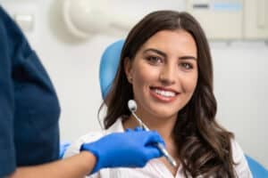 Woman who is afraid of needles is calm at the dentist thanks to other sedation techniques